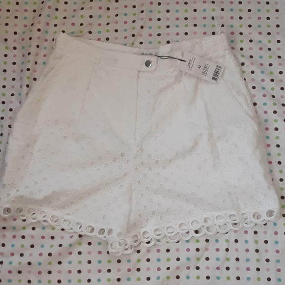 CRAVEN WHITE EYELET SHORTS, SIZE 10 RETAILS $430 - Picture 2 of 5